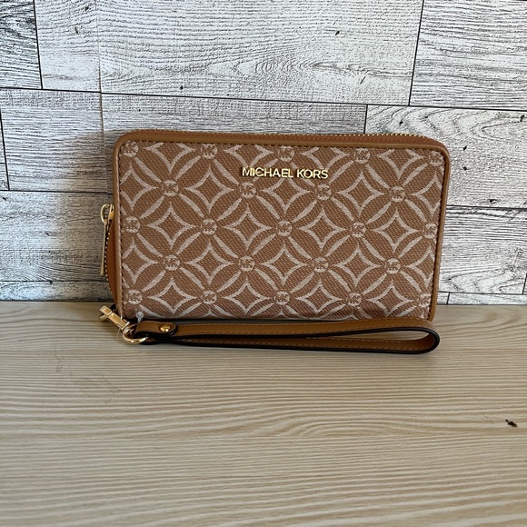 Michael Kors Deer Multi Phone Case Wallet /Wristlet - Picture 1 of 9